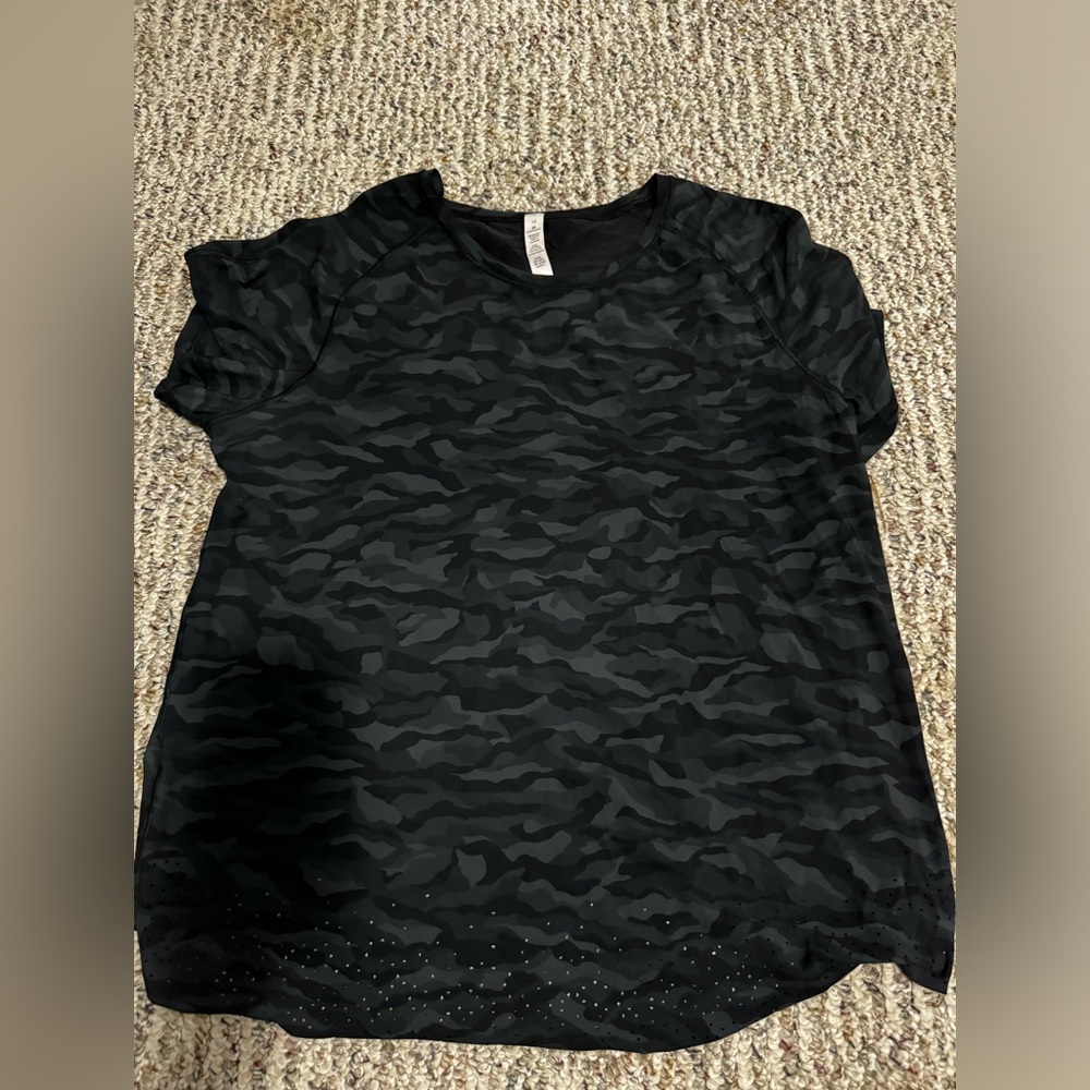 Camo lululemon top